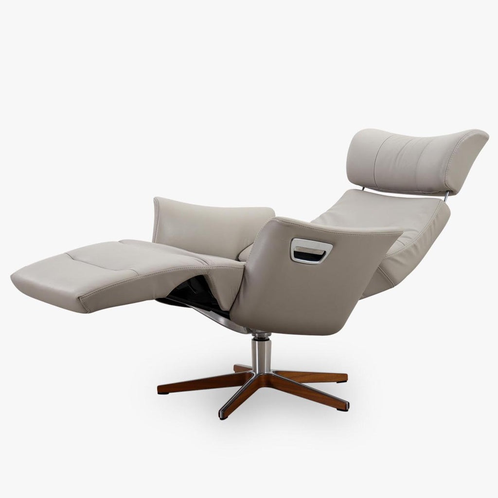 Fernsehsessel Beyoung mit Fussteil in Leder Nappa cement