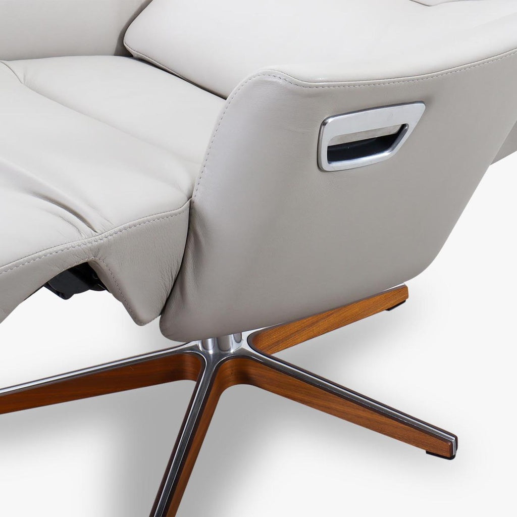 Fernsehsessel Beyoung mit Fussteil in Leder Nappa cement
